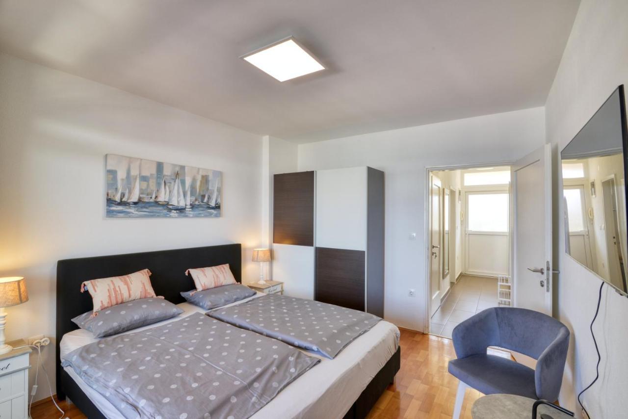 Studio Apartment Harbour Pula Eksteriør billede